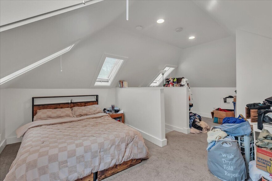 More Photos Of 172 16th Ave, Seattle Multifamily For Sale