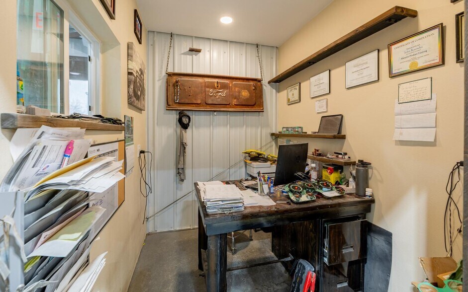 More Photos Of 528 Blackburn St, Cody Auto Repair For Sale