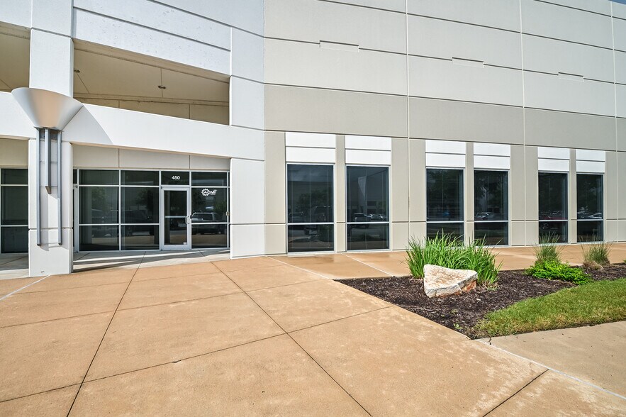 More Photos Of 1340 Airport Commerce Dr, Austin Warehouse For Lease