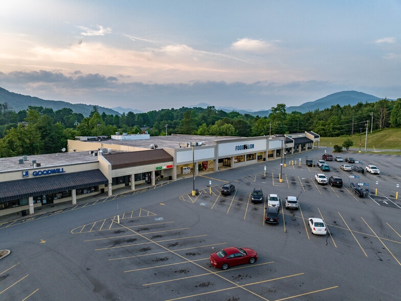 More Photos Of 177-297 Paragon Pky, Waynesville Freestanding For Lease