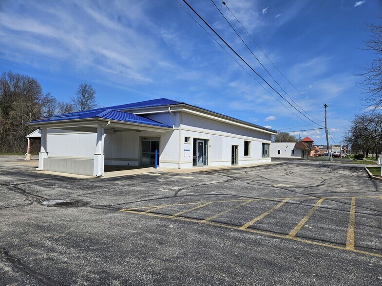 Primary Photo Of 2704-2710 N Saginaw St, Midland Freestanding For Sale