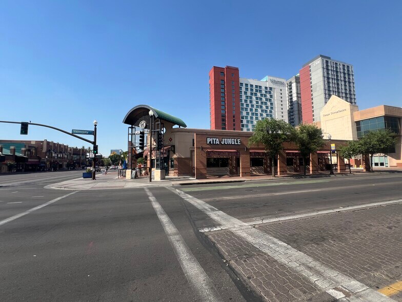 More Photos Of 4 E University Dr, Tempe Restaurant For Lease