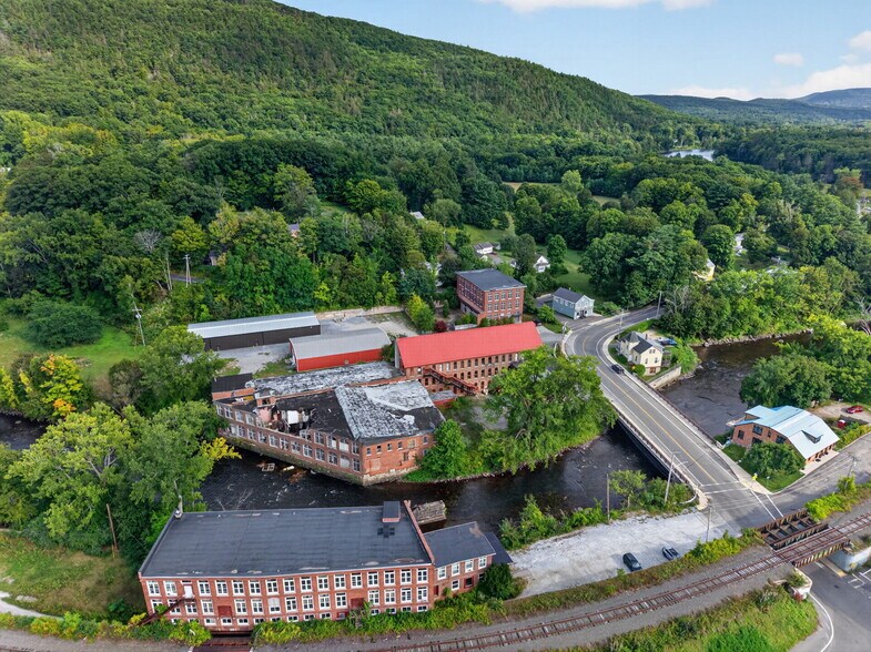 More Photos Of 420 Park St, Housatonic Flex For Sale