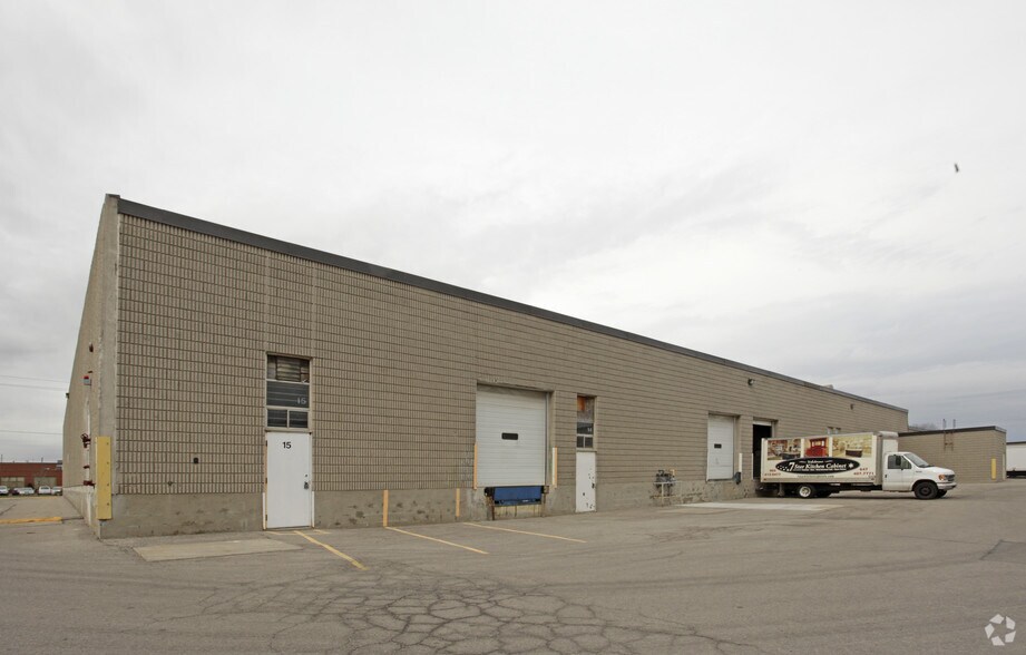 More Photos Of 2470 Lucknow Dr, Mississauga Warehouse For Lease
