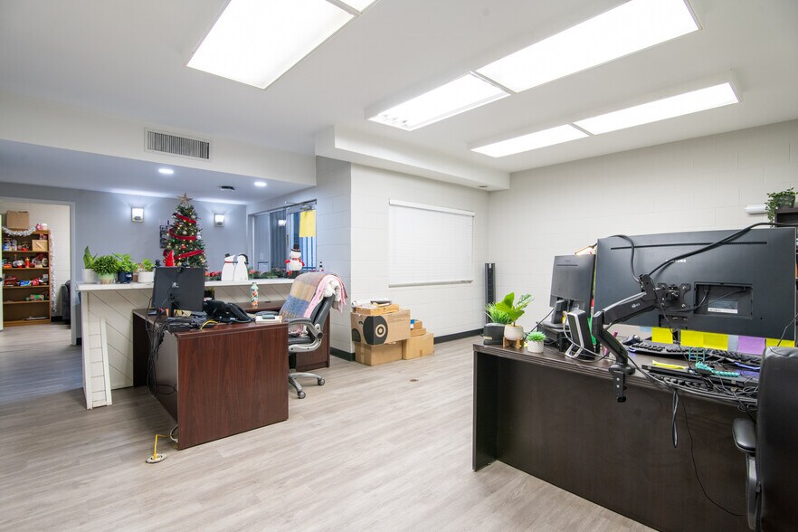 More Photos Of 2118 F St, Bakersfield Office For Lease