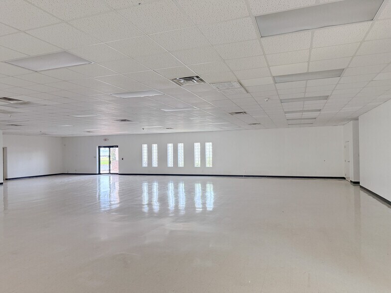 More Photos Of 909 Business Park Dr, Mission Office For Lease