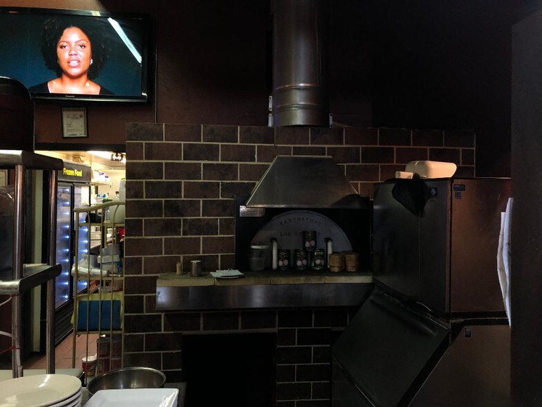 More Photos Of 911 Noble St, Anniston Storefront Retail Office For Sale