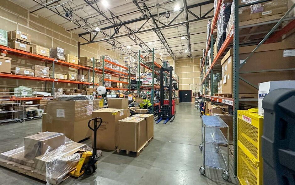 More Photos Of 25999 SW Canyon Creek Rd, Wilsonville Warehouse For Lease