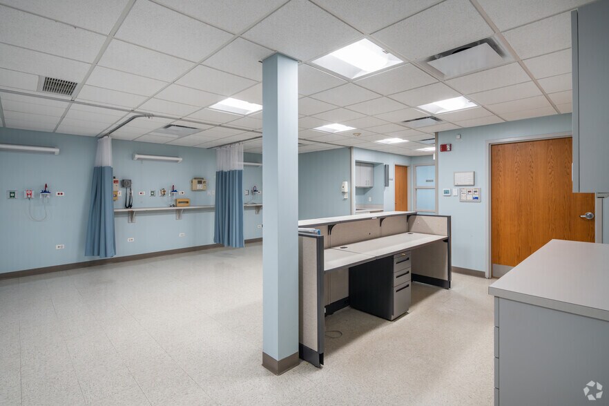 More Photos Of 120 N La Grange Rd, La Grange Medical For Lease
