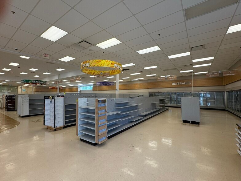 More Photos Of 1000 N Williams St, Paulding Drugstore For Sale