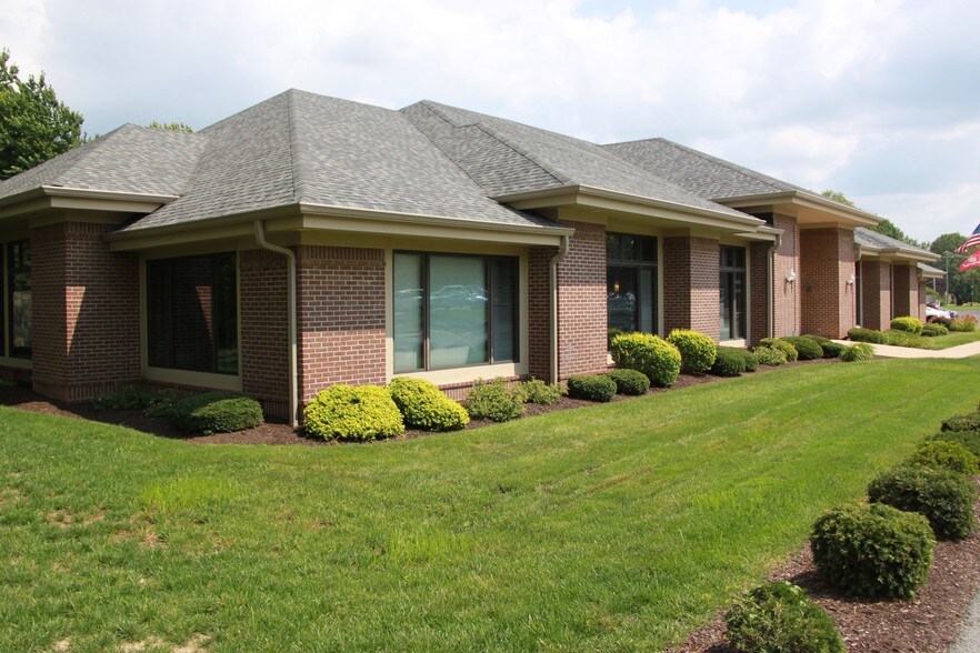 More Photos Of 10321 N Pennsylvania St, Indianapolis Office For Lease