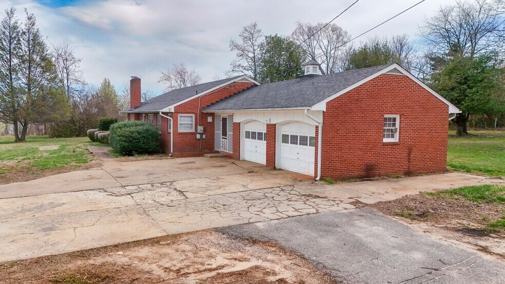 More Photos Of 1001 E Lynchburg Salem Tpke, Bedford Office For Sale