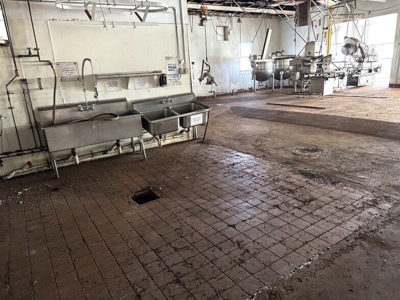 More Photos Of 145 Hamilton St, New Haven Manufacturing For Sale