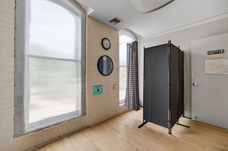 More Photos Of 420 Park St, Housatonic Flex For Sale