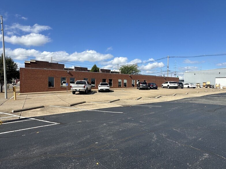 More Photos Of 215 NW Martin Luther King Jr Blvd, Evansville Office For Sale