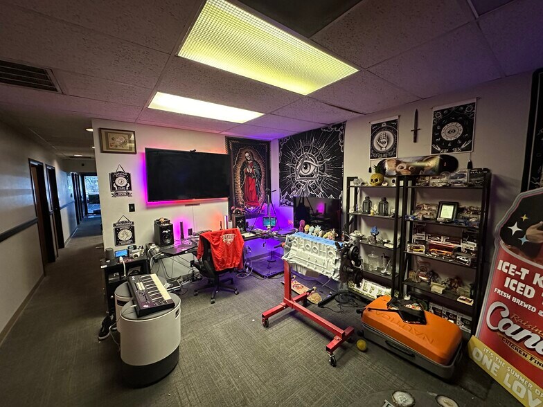 More Photos Of 2101 S Platte River Dr, Denver Warehouse For Lease