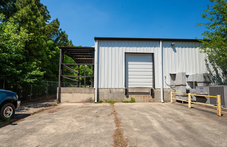 More Photos Of 2907 W Pettigrew St, Durham Warehouse For Lease