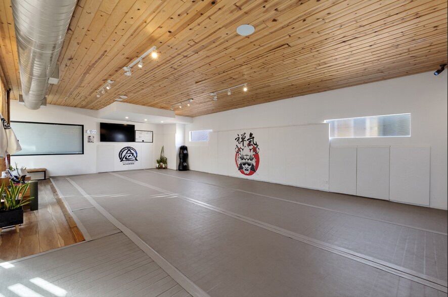More Photos Of 1714 Hillhurst Ave, Los Angeles Office For Sale