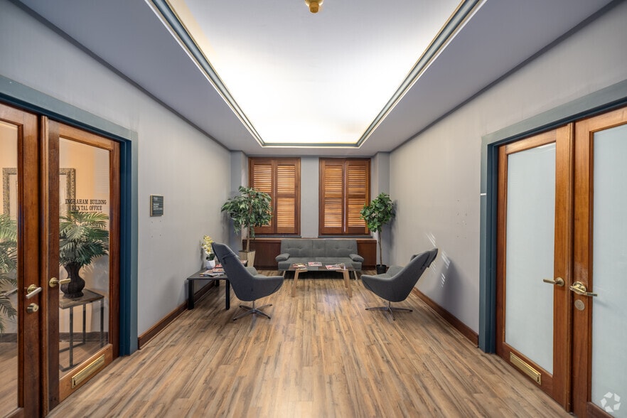 More Photos Of 25 SE 2nd Ave, Miami Office For Lease