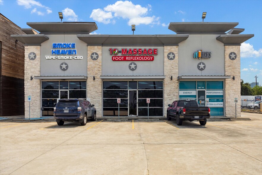 Primary Photo Of 831 North Loop W, Houston Storefront For Lease