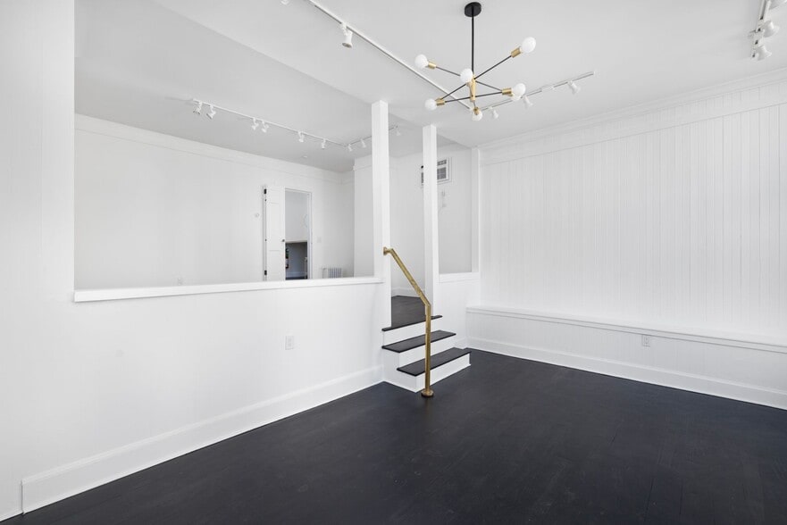 More Photos Of 138 Spring St, Newport Storefront Retail Office For Sale