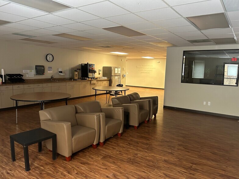 More Photos Of 28511 Orchard Lake Rd, Farmington Hills Medical For Lease