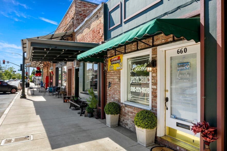 More Photos Of 505-678 Lincoln Blvd, Lincoln Storefront For Sale