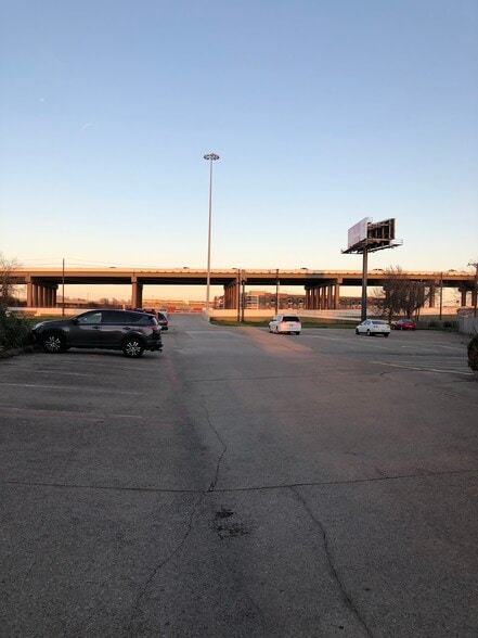 More Photos Of 1039 N Interstate 35E, Carrollton Research And Development For Lease