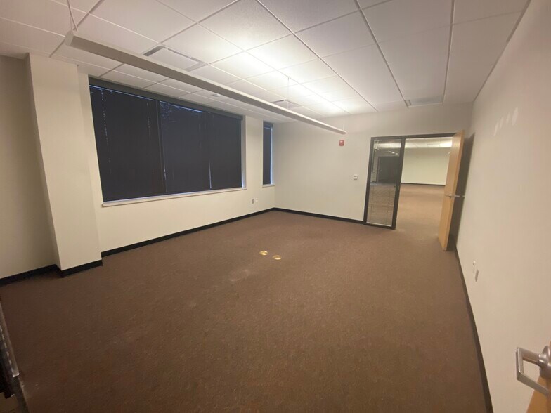 More Photos Of 2143 E Primrose St, Springfield Office For Lease