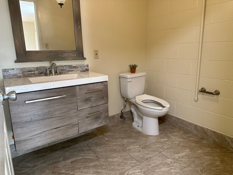 More Photos Of 7456 Valjean Ave, Van Nuys Warehouse For Lease