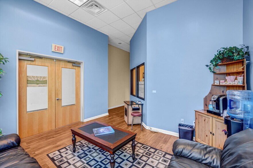 More Photos Of 863-885 N Douglas St, El Segundo Office For Sale