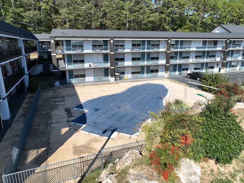 More Photos Of 2595 Georgetown Rd, Cleveland Hotel For Sale