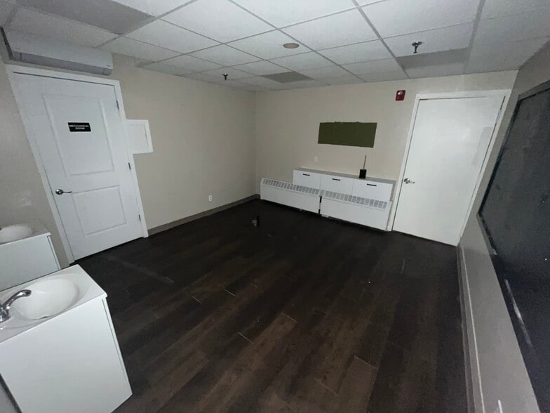More Photos Of 62 Washington St, Middletown Office For Lease