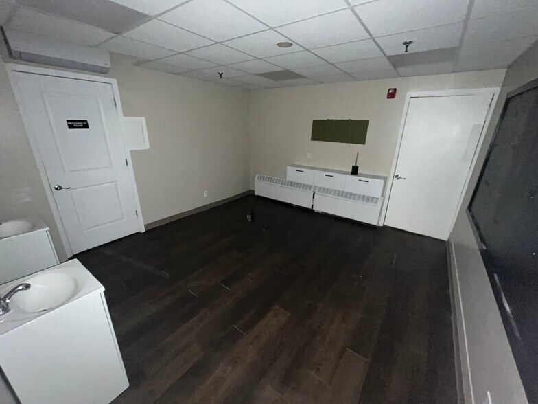 More Photos Of 62 Washington St, Middletown Office For Lease