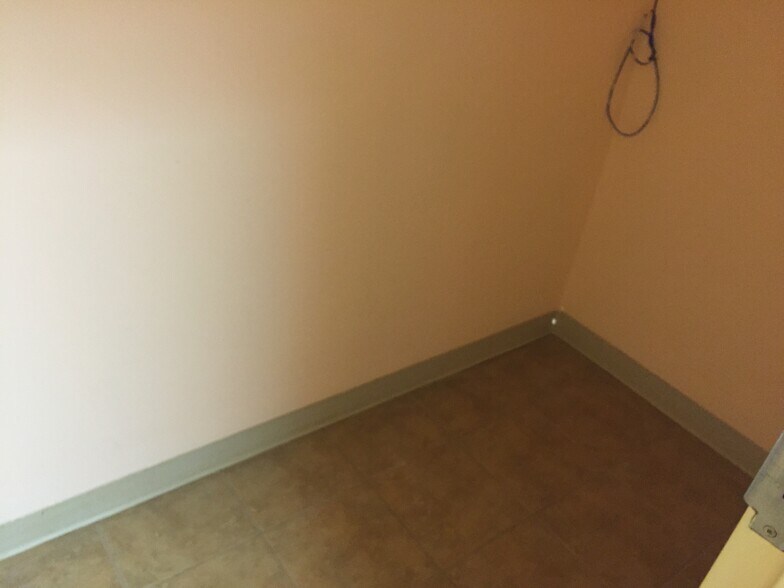 More Photos Of 8725 Youngerman Ct, Jacksonville Warehouse For Sale