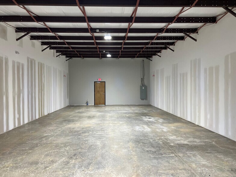 More Photos Of 1230 Commerce Dr, Madison Light Distribution For Lease