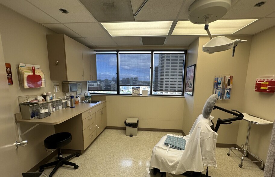 More Photos Of 1229 Madison St, Seattle Medical For Sale