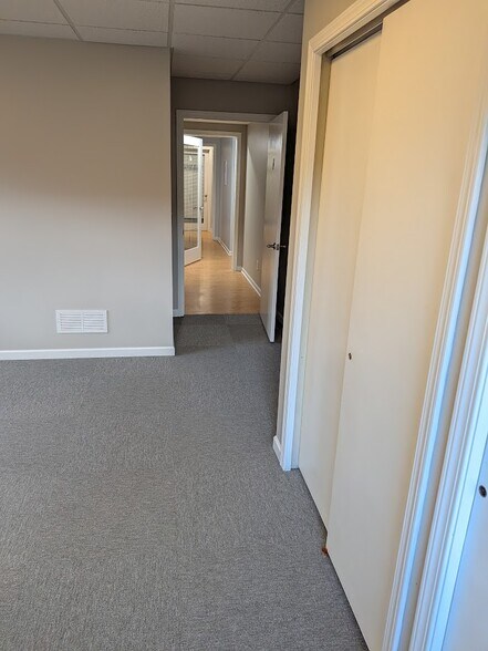More Photos Of 2524 Woodmeadow Dr SE, Grand Rapids Office For Lease