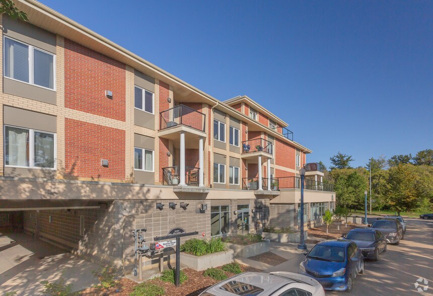 More Photos Of 9750 94 St, Edmonton Apartments For Lease