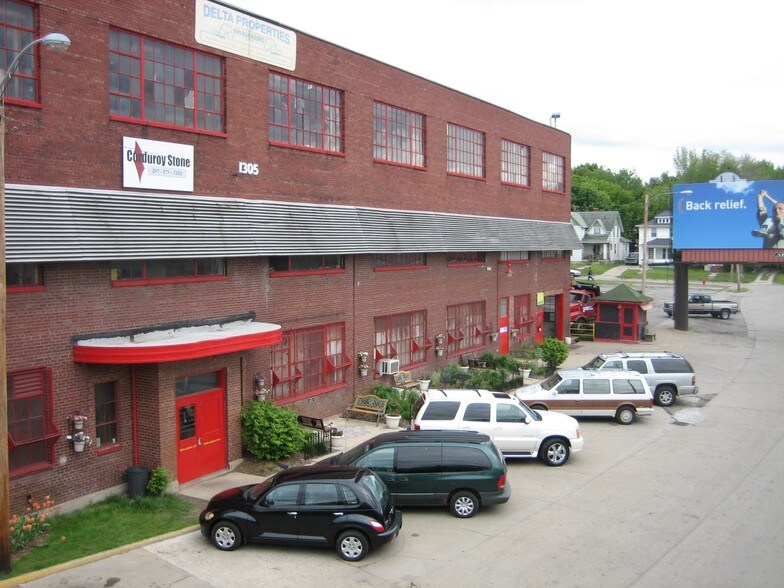 More Photos Of 1305 S Cedar St, Lansing Warehouse For Sale