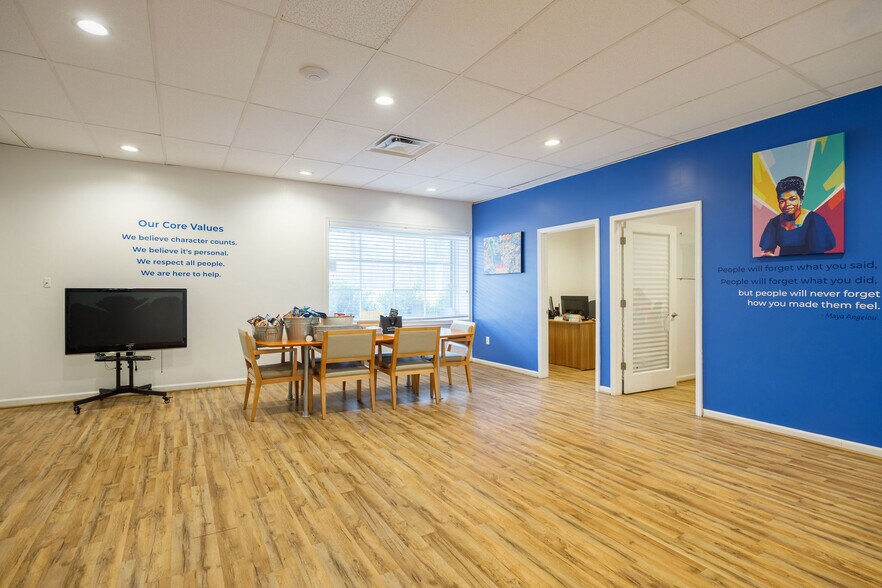 More Photos Of 2825 S Crater Rd, Petersburg Storefront Retail Office For Sale