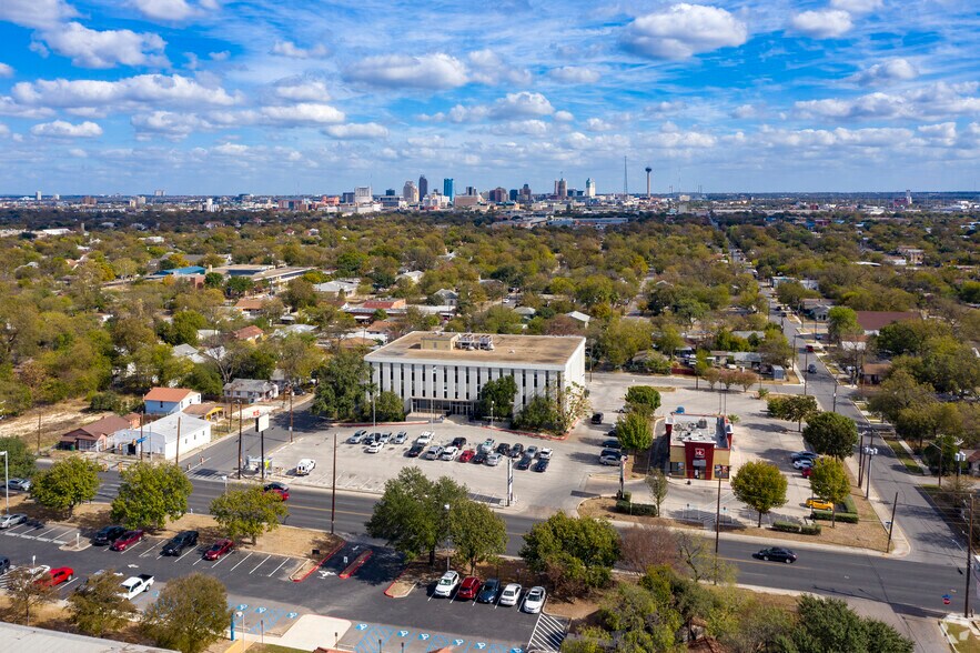 More Photos Of 700 S Zarzamora St, San Antonio Office For Sale