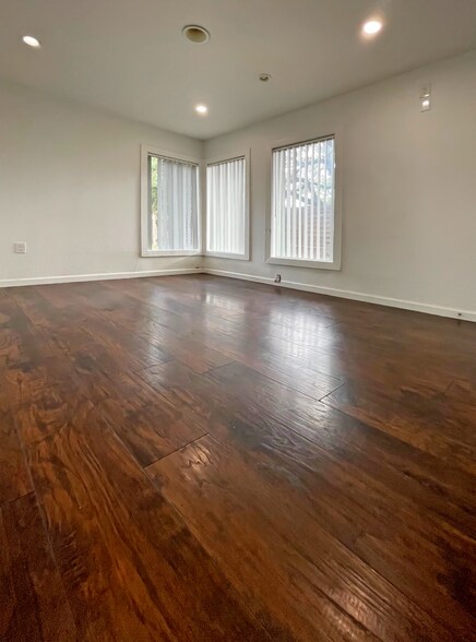 More Photos Of 3500 S Lamar Blvd, Austin Office For Lease