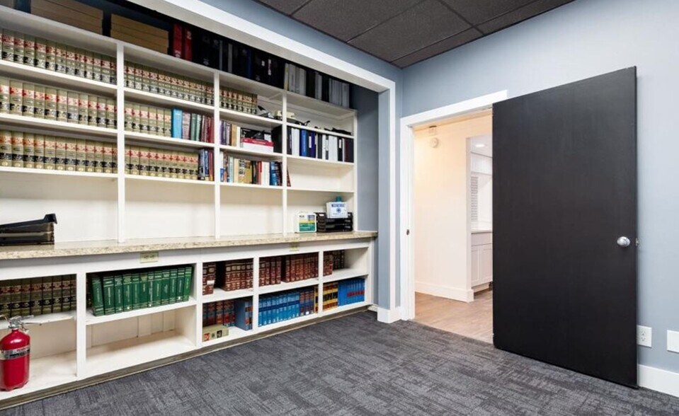 More Photos Of 6820 Walling Ln, Dallas General Retail For Sale