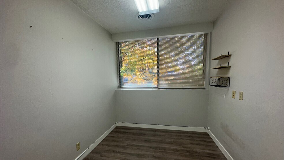 More Photos Of 1717 Olympia Way, Longview Office For Lease