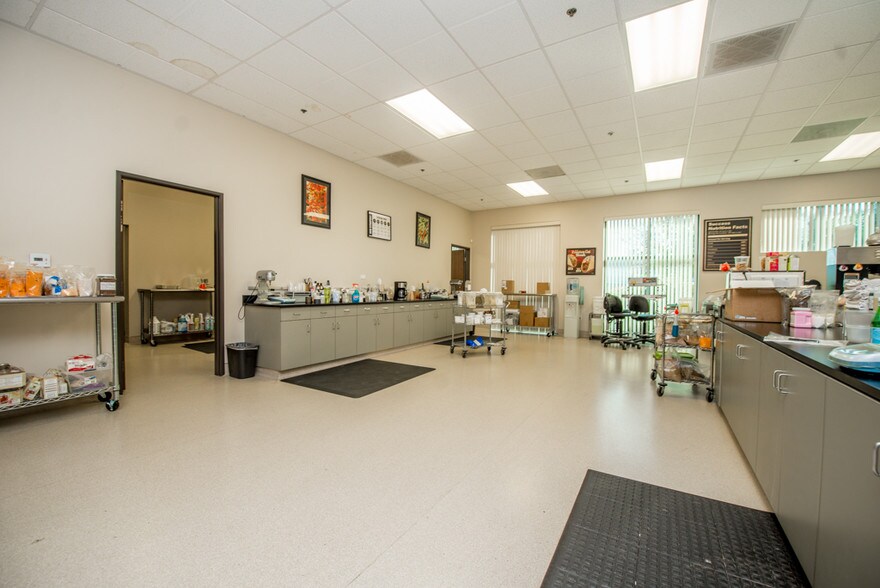 More Photos Of 537 Queensland Cir, Corona Loft Creative Space For Lease