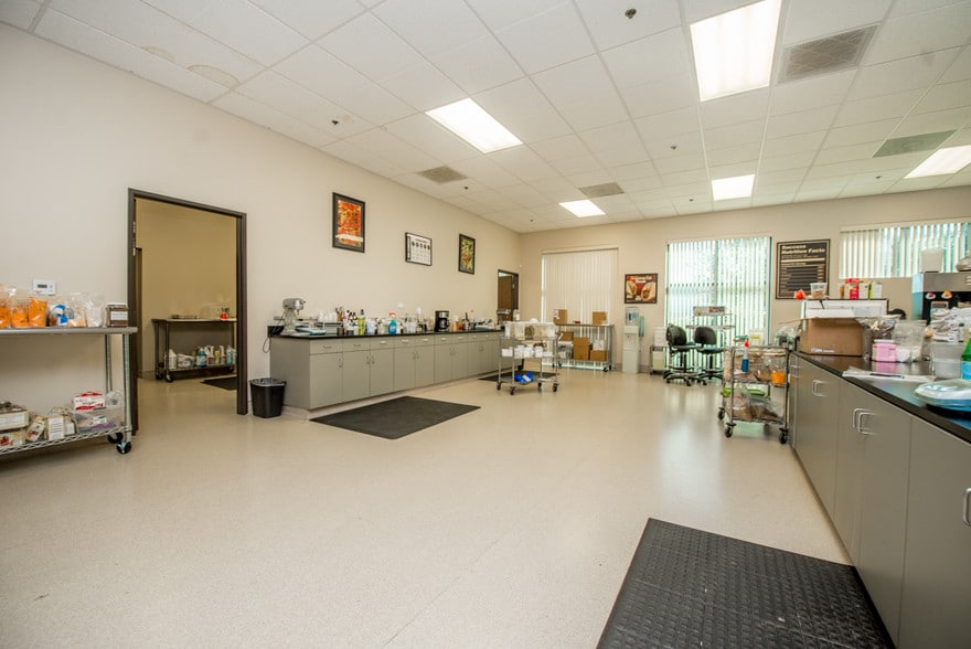 More Photos Of 537 Queensland Cir, Corona Loft Creative Space For Sale