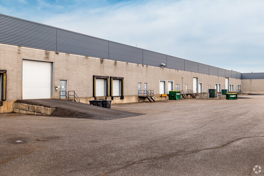 More Photos Of 2600 Boul Jacques-Cartier E, Longueuil Industrial For Lease