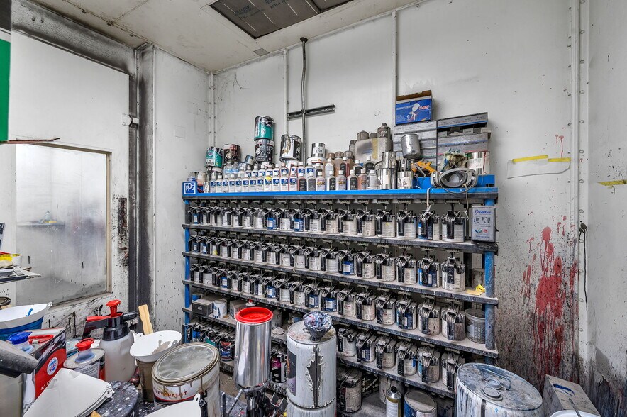 More Photos Of 29300 Goddard Rd, Romulus Manufacturing For Sale