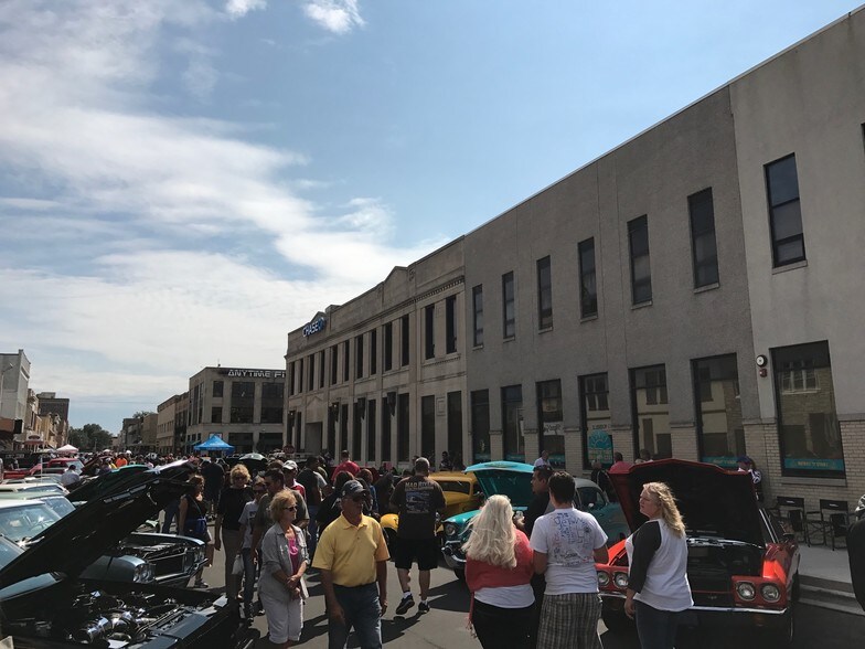 More Photos Of 5522 6th Ave, Kenosha Restaurant For Lease